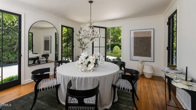 1241 S Oak Knoll Avenue, Pasadena CA: https://media.crmls.org/mediaz/eacf5796-924f-4dd8-a52f-41f63270e0e9.jpg