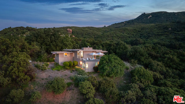 475 Stunt Road, Calabasas CA: https://media.crmls.org/mediaz/eacf6a41-54db-43d5-ae71-294ce98834ae.jpg