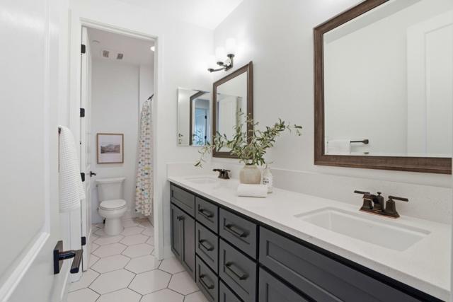 275 Skyview Drive, Marina CA: https://media.crmls.org/mediaz/eacfb4d4-77d8-480a-8376-7a9b5611ea29.jpg