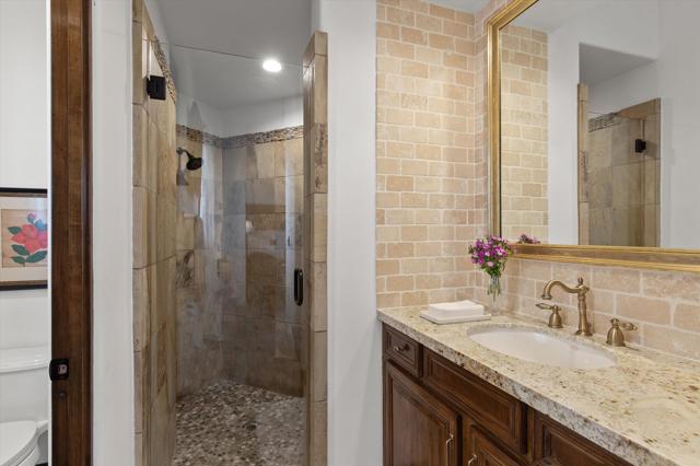 2489 Tuscany Heights Drive, Palm Springs CA: https://media.crmls.org/mediaz/ead089f8-8dc7-4f9c-a5d7-ee4ac2efe245.jpg