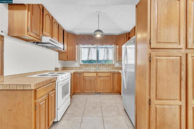 116 Falmouth Ct, Aptos CA: https://media.crmls.org/mediaz/ead125d4-a0fb-4dbe-94bd-dcf91804979a.jpg