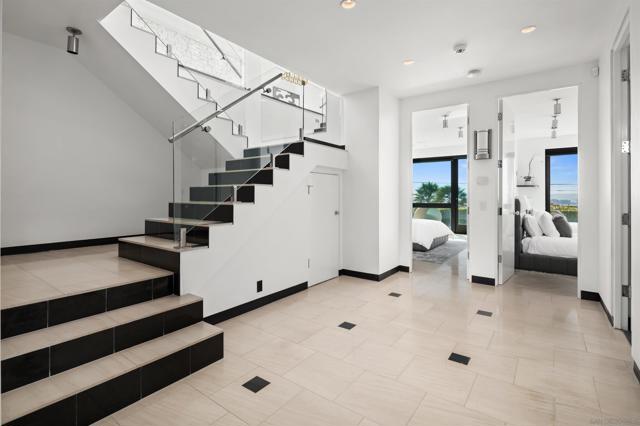 3515 Union St, San Diego CA: https://media.crmls.org/mediaz/ead17a54-a29b-4a2d-8063-1416224bf430.jpg
