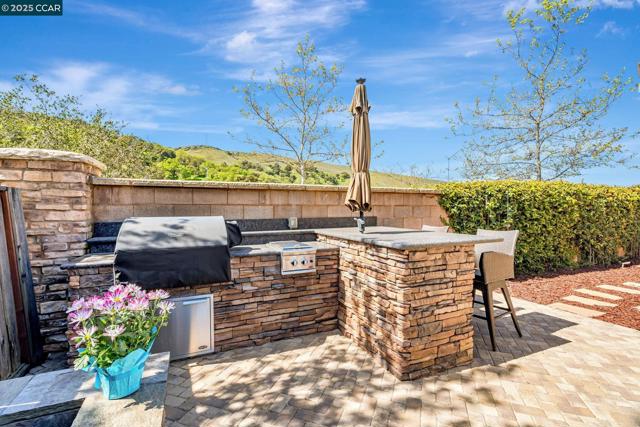 190 Pasilla Ct, Morgan Hill CA: https://media.crmls.org/mediaz/ead17c37-a53c-42c1-8def-a307d067a399.jpg