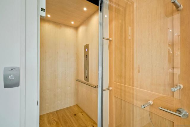 440 Pomona Avenue, Coronado CA: https://media.crmls.org/mediaz/ead1aba3-df17-4415-86ec-5a97a22e1ee7.jpg