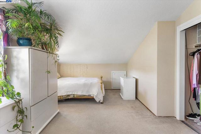 6444 Boone Dr, Castro Valley CA: https://media.crmls.org/mediaz/ead2d0e2-f0ab-4c84-87fe-b93a3dc42f72.jpg