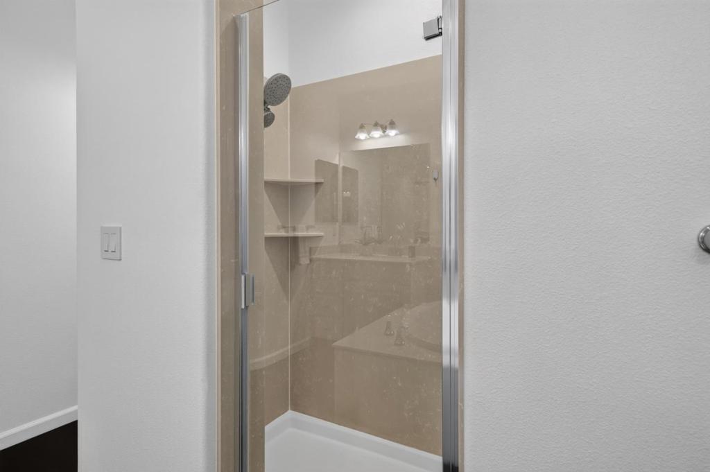 https://media.crmls.org/mediaz/ead31f97-e9c3-431c-a0de-aa8e576ff979.jpg?preset=X-Large