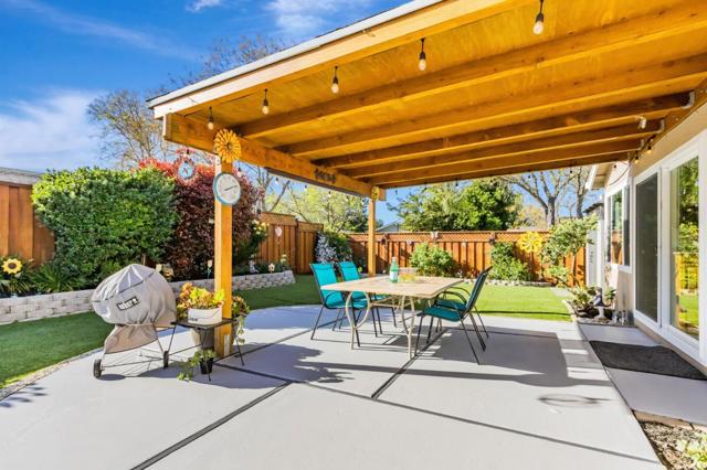 305 Vineyard Drive, San Jose CA: https://media.crmls.org/mediaz/ead3c928-c058-4a14-9f0c-bd884c3a1f38.jpg