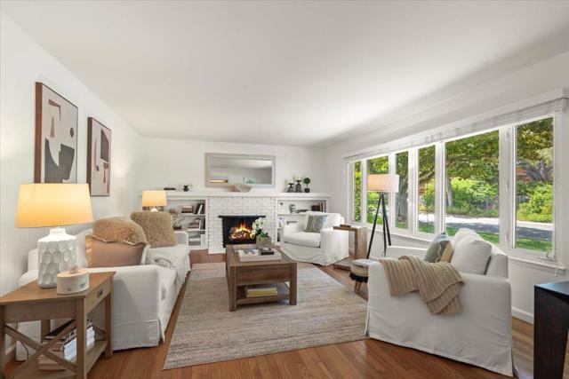 886 Garland Drive, Palo Alto CA: https://media.crmls.org/mediaz/ead45655-c66a-4a94-bffb-a0239a57965a.jpg