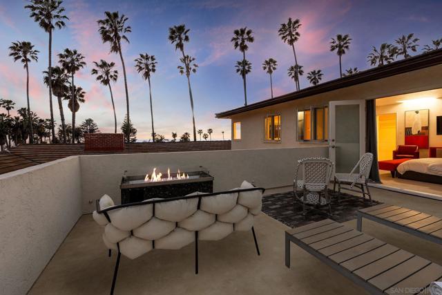6423 Avenida Cresta, La Jolla CA: https://media.crmls.org/mediaz/ead45697-dd7b-4667-b843-132030d2c06a.jpg