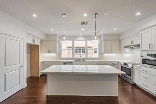 2110 Ivory Terrace, San Ramon CA: https://media.crmls.org/mediaz/ead48250-341c-4348-b6ca-ff65e7bcf602.jpg