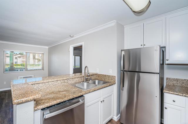 Image 4 of 21 For 1423 Graves Avenue 170