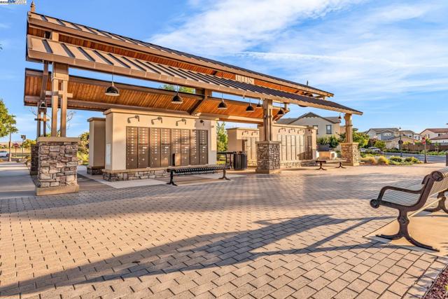 2305 Augusta Ave, Tracy CA: https://media.crmls.org/mediaz/ead64d0b-0312-4b28-8457-8c655c24945b.jpg