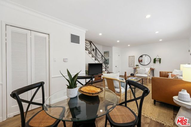 817 6th Street, Santa Monica CA: https://media.crmls.org/mediaz/ead65347-f21e-4b74-be0a-53195031dd47.jpg