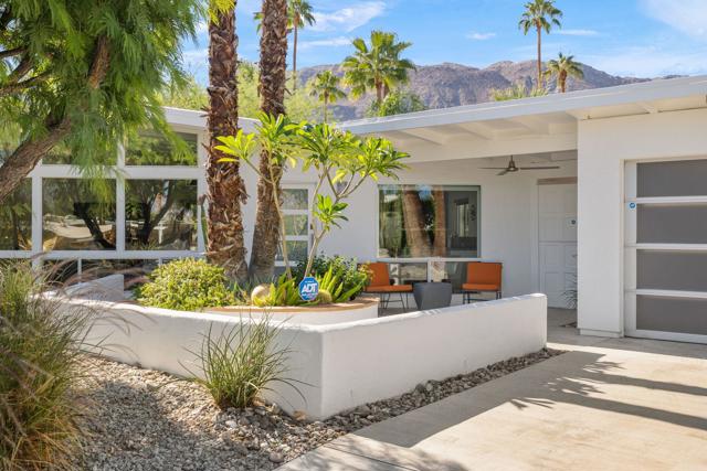 71653 Mirage Road, Rancho Mirage CA: https://media.crmls.org/mediaz/ead658a5-b578-4841-85b2-7d643117c75e.jpg