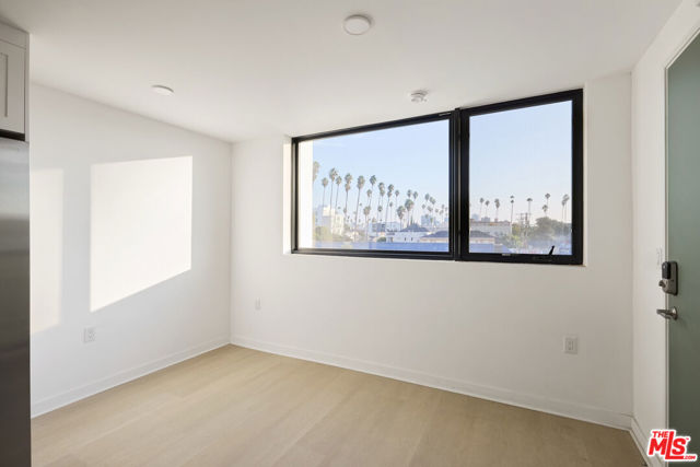 Image 1 of 5 For 3977 Beverly Boulevard 306