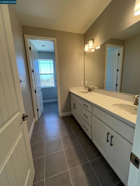 1406 Cobblestone Drive, Pittsburg CA: https://media.crmls.org/mediaz/ead6ed81-fc84-4b03-a05f-edea500a19d9.jpg
