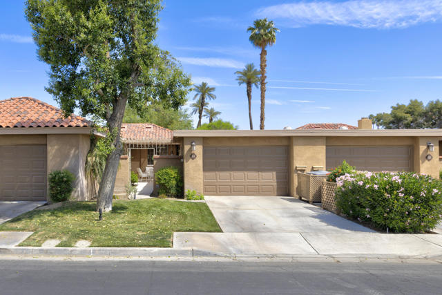 51 Sunrise Drive, Rancho Mirage CA: https://media.crmls.org/mediaz/ead73b04-e93b-4e7d-a889-434845a9669f.jpg