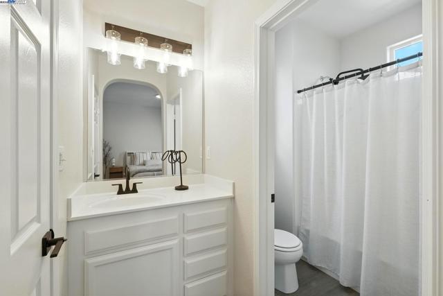 2501 Aimonetti ave, Sacramento CA: https://media.crmls.org/mediaz/ead792b4-f668-4cb8-9958-b8559e4b29f5.jpg