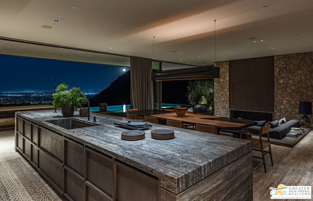 2215 Vista Distancia Court, Palm Springs, CA 92262