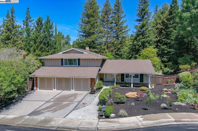 351 Castenada Ct, Danville CA: https://media.crmls.org/mediaz/ead8022d-acee-4105-99bb-b0cd3dbebb42.jpg