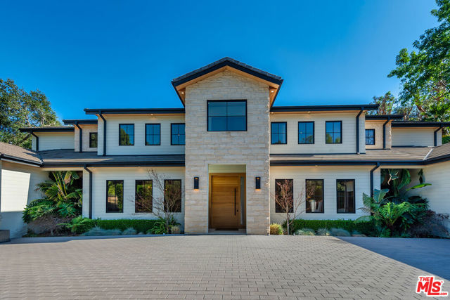 16144 HIGH VALLEY Place, Encino CA: https://media.crmls.org/mediaz/ead823d3-b55e-4efe-95b2-36075d52f7e8.jpg