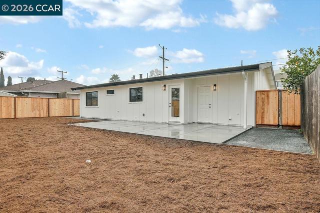 Image 17 of 31 For 4129 Cabrilho Dr