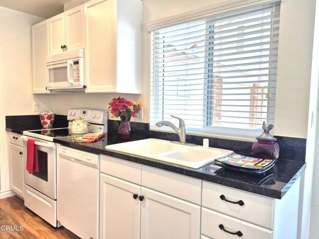 13105 Village 13, Camarillo CA: https://media.crmls.org/mediaz/ead9adf6-2a58-4a11-bae8-54f77c802d18.jpg