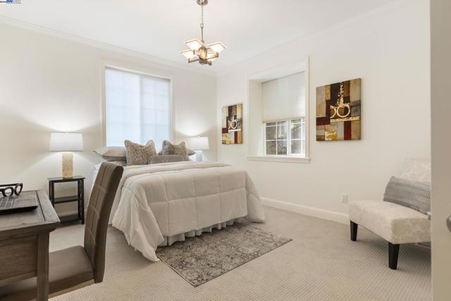 6440 Longcroft Dr, Oakland CA: https://media.crmls.org/mediaz/ead9b51b-1bed-48d9-87c1-a50f76602e88.jpg