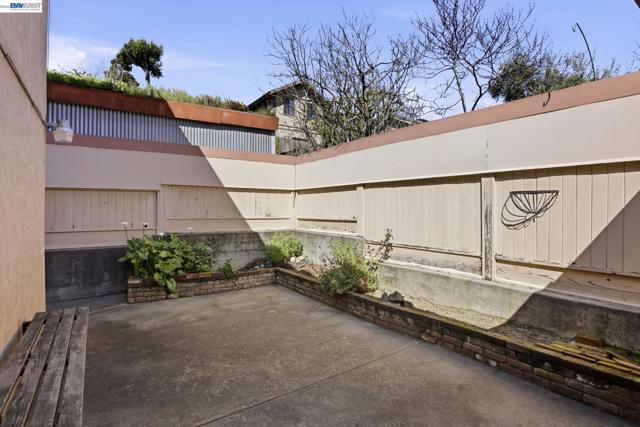 Image 42 of 48 For 2550 Damuth St