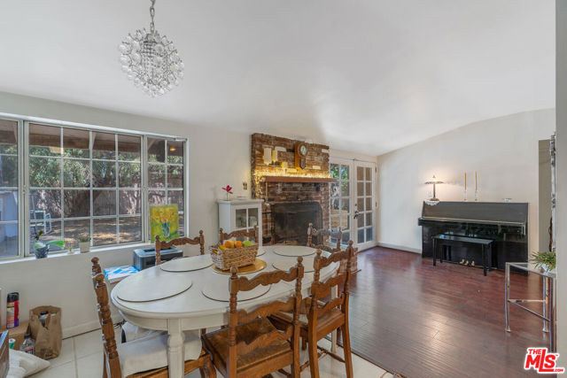 17503 Runnymede Street, Lake Balboa CA: https://media.crmls.org/mediaz/eada0ae9-37a9-4c8f-8059-9e109dd6b8d3.jpg