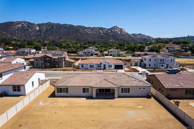 2981 Orchard Glen, Escondido CA: https://media.crmls.org/mediaz/eada30e6-318f-46a4-af71-7163ea21233e.jpg