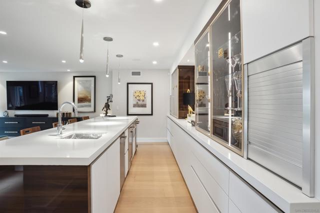 3334 Caminito Cabo Viejo, Del Mar CA: https://media.crmls.org/mediaz/eada5258-7780-4671-887b-aac8b46f2e88.jpg