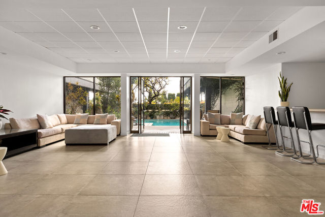 9000 Cynthia Street, West Hollywood CA: https://media.crmls.org/mediaz/eada937a-9c7f-4587-940f-717ae0032e37.jpg
