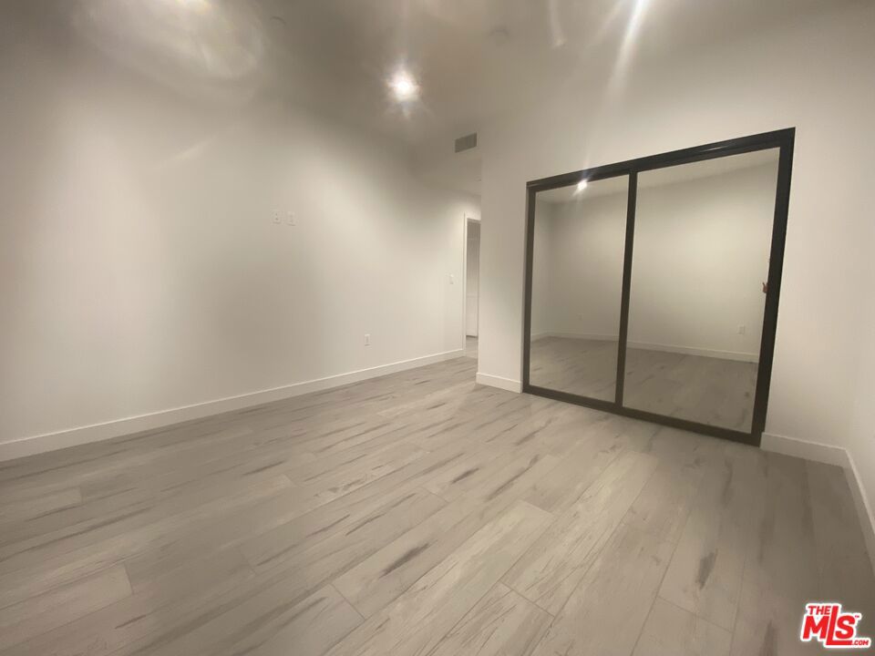 https://media.crmls.org/mediaz/eadae35c-8675-4528-b24a-0f1d58e0d585.jpg?preset=X-Large