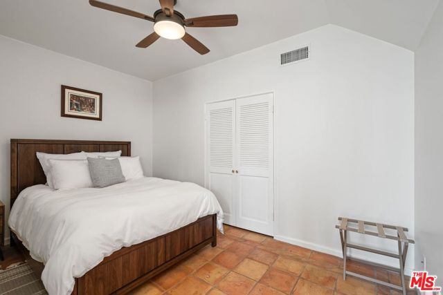15257 Encanto Drive, Sherman Oaks CA: https://media.crmls.org/mediaz/eadaee3f-c8a6-4569-955a-b9f03bce08b5.jpg