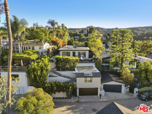 3838 Buena Park Drive, Studio City CA: https://media.crmls.org/mediaz/eadb63bc-4af5-46d9-a0be-d9ae86ab0d8f.jpg