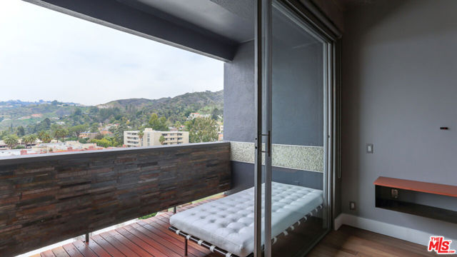 7250 Franklin Avenue, Los Angeles CA: https://media.crmls.org/mediaz/eadbc51c-2e20-41ff-8083-7243e5e853ed.jpg