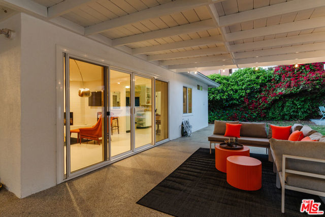 4220 Hillcrest Drive, Los Angeles CA: https://media.crmls.org/mediaz/eadcb3bb-bb67-4096-9566-ae03f5482d2c.jpg