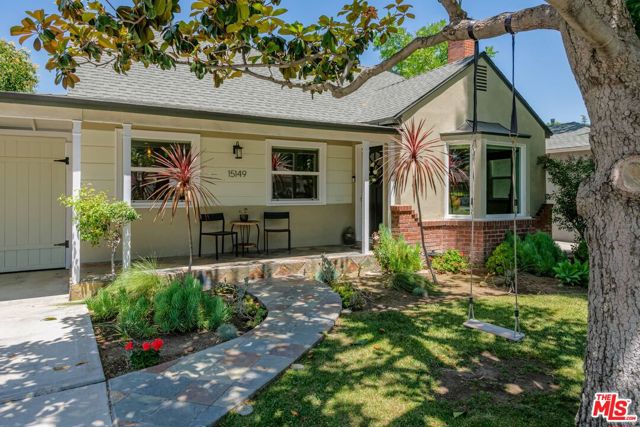 15149 CAMARILLO Street photo 3