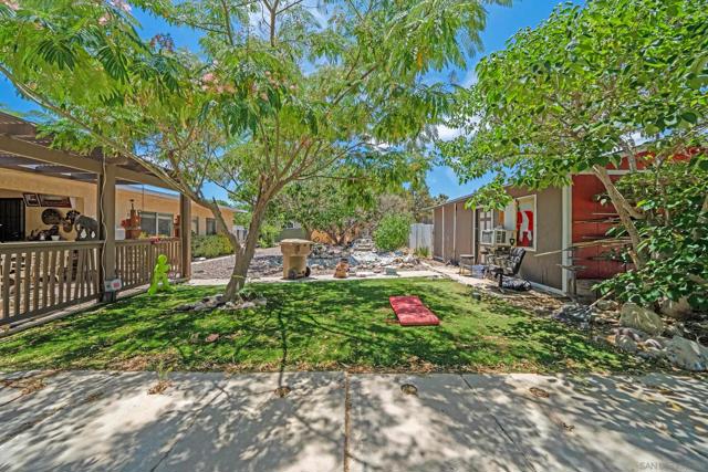 7520 Oakwood Ave, Hesperia CA: https://media.crmls.org/mediaz/eadd36df-28e8-409a-aec3-9dfd5ce83200.jpg