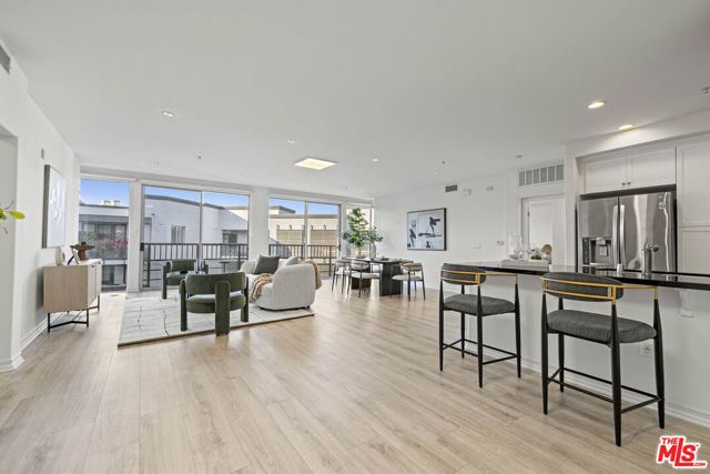 629 Traction Avenue, Los Angeles CA: https://media.crmls.org/mediaz/eadda2af-1f3c-4434-8ebd-d56fe115745a.jpg