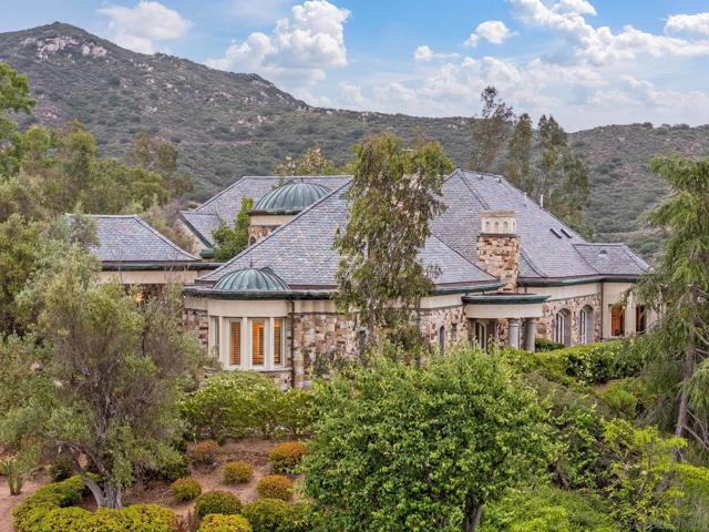 14380 Ciera Court, Poway CA: https://media.crmls.org/mediaz/eadda5a0-9737-4098-af14-1764b6a53d10.jpg