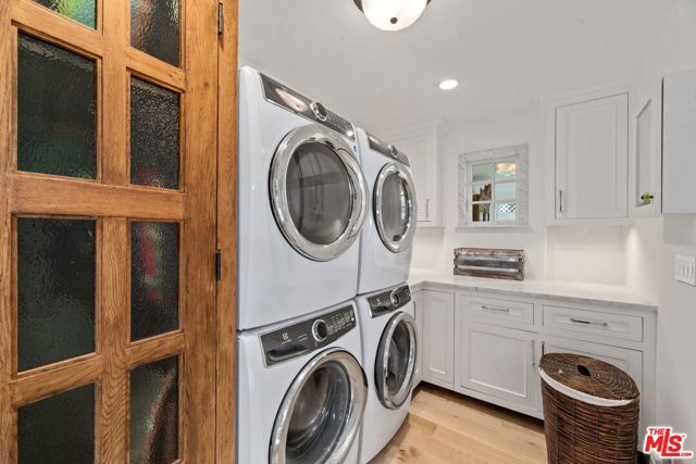 22416 Pacific Coast Highway, Malibu CA: https://media.crmls.org/mediaz/eadda865-2776-43a9-9139-bd92073661c9.jpg