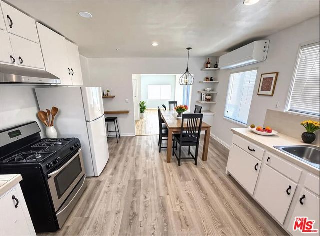 12445 Greene Avenue, Los Angeles CA: https://media.crmls.org/mediaz/eaddaa64-d690-43bc-b3c4-af07b7f2a96d.jpg