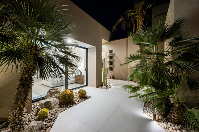 160 Kiva Drive, Palm Desert CA: https://media.crmls.org/mediaz/eaddccfb-db9c-45e7-b351-7d1af0ea0581.jpg