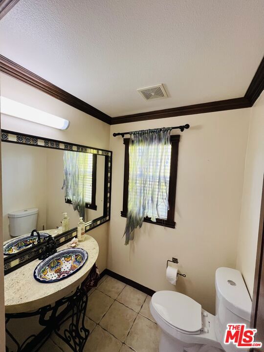 1414 N Kemmett Court, Los Angeles CA: https://media.crmls.org/mediaz/eaddd2e4-7893-4f75-a09b-57fb09befad3.jpg