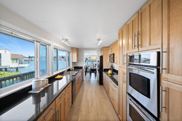 464 Fathom Drive, San Mateo CA: https://media.crmls.org/mediaz/eadddb9a-bd86-4108-aabe-d051d98d08c9.jpg