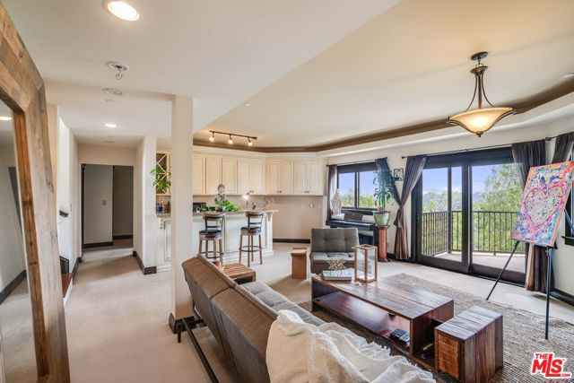 22252 W ALTA Drive, Topanga CA: https://media.crmls.org/mediaz/eade0664-697f-4016-a3cc-4efb93405355.jpg