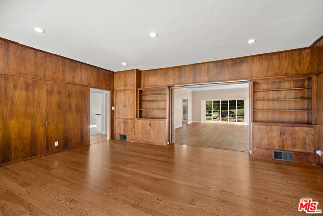 2332 Nottingham Avenue, Los Angeles CA: https://media.crmls.org/mediaz/eade7c60-037f-41aa-81b8-91ed620e4f44.jpg