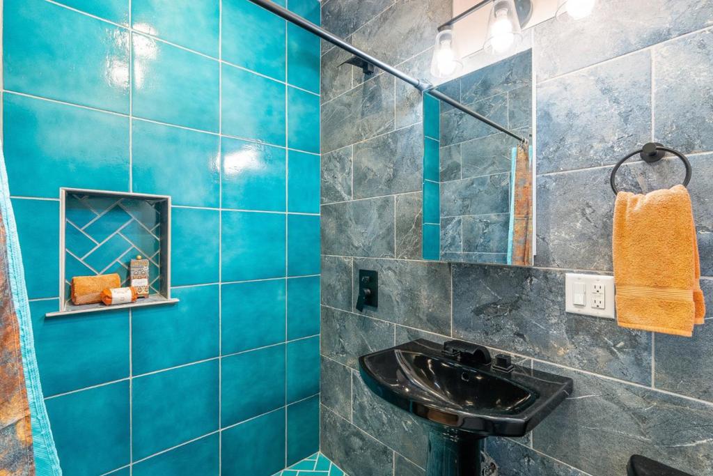 https://media.crmls.org/mediaz/eade8ca2-5924-4772-a6a3-1bae75dbb494.jpg?preset=X-Large